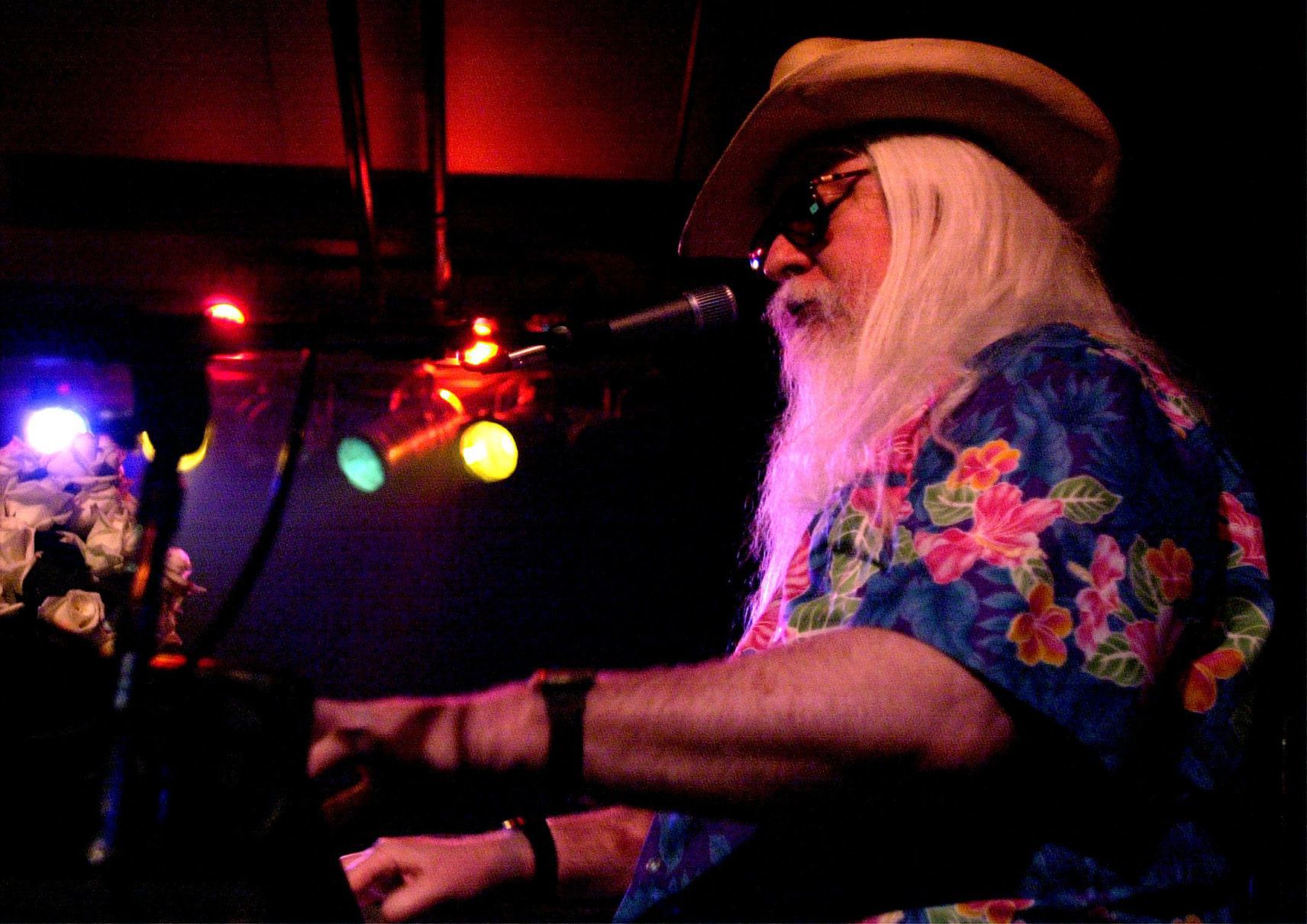 Curly's, 2001